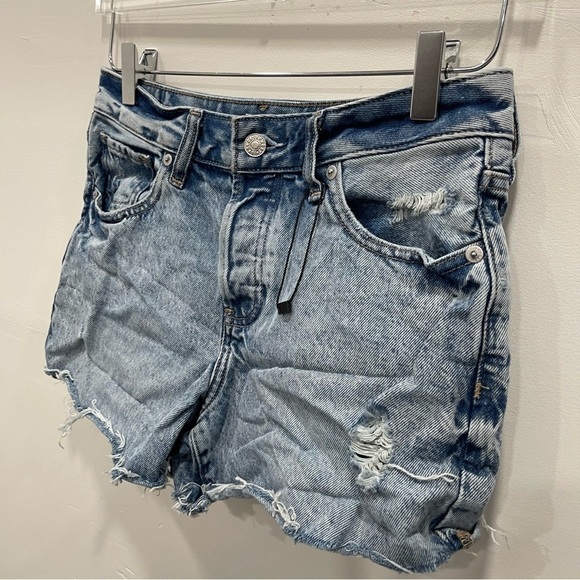 Express Distressed Cutoff Boyfriend Midi Denim Shorts Size 0 Cotton - Picture 3 of 8